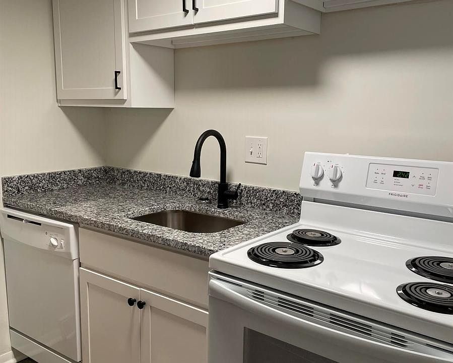 1st image of 6126 Plymouth Ave #B9