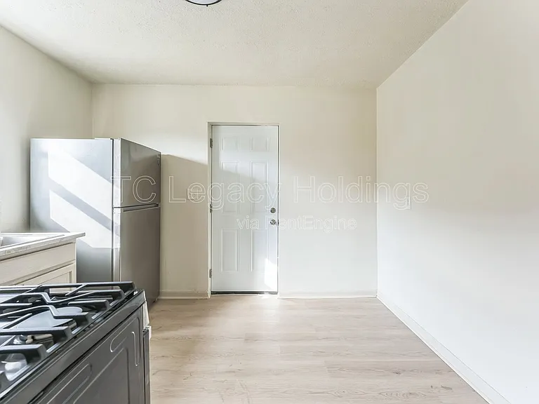 415 Simpson Ave — Photo 6