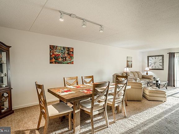 4th image of 20626 Valley Forge Cir #626
