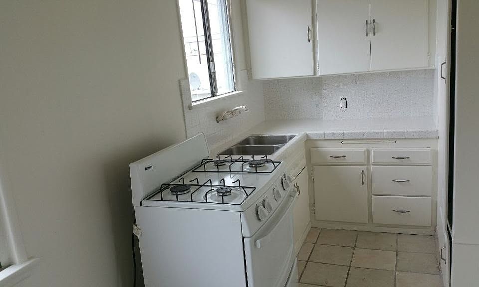 1st image of 6221 S Victoria Ave