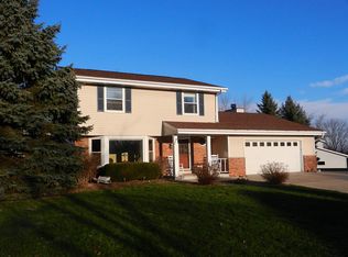 W233N6944 Salem Dr, Sussex, WI 53089