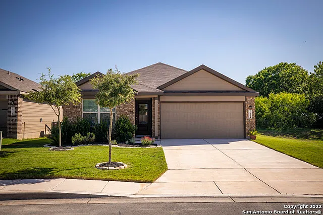 3 bed, 2.0 bath, 1571 sqft, $1,795 — Photo 3