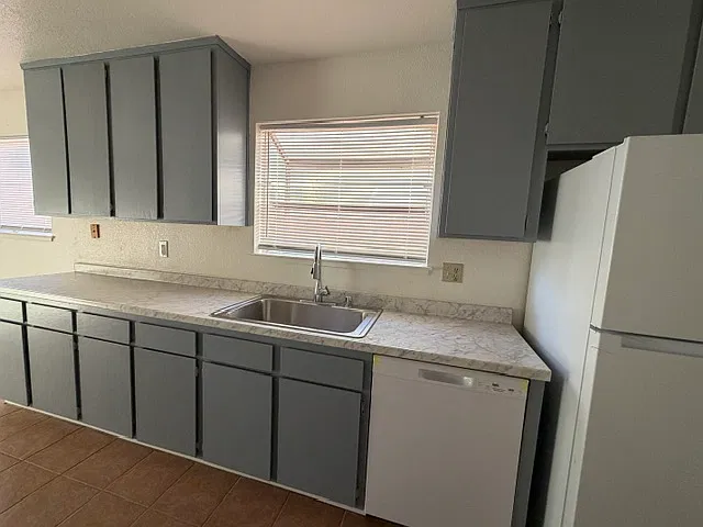 4 bed, 1420 sqft, $2,370 — Photo 4