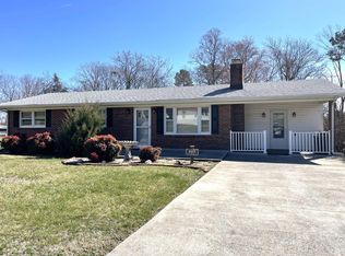 102 Hillside Rd, Hurt, VA 24563