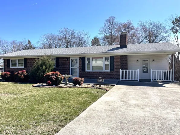 102 Hillside Rd, Hurt, VA 24563