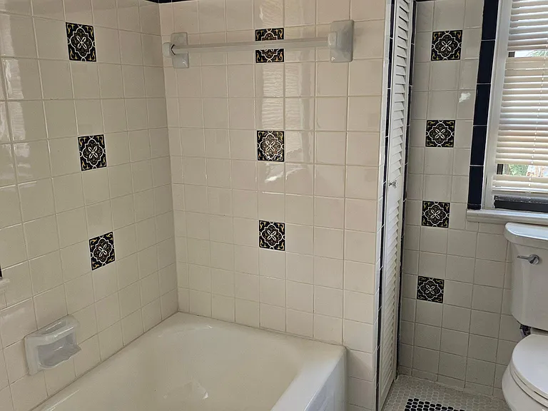 1212 Longwood St — Photo 11