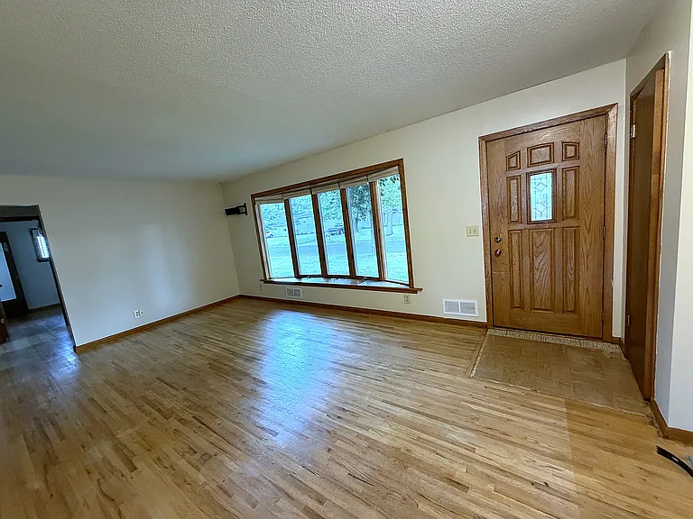 8535 Inman Ave S — Photo 2