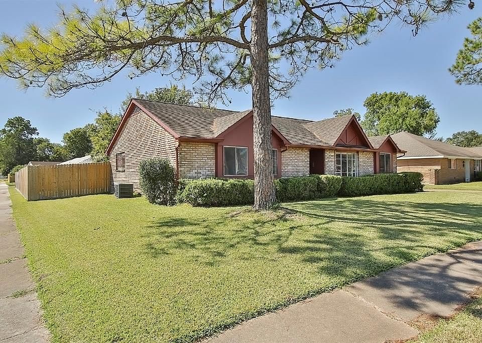1st image of 4703 Woodmont Dr