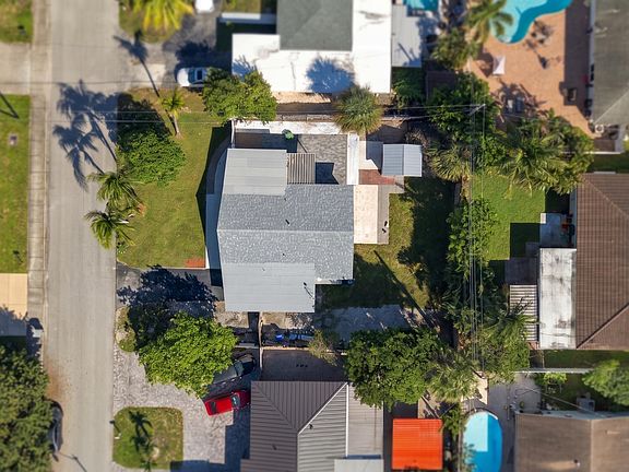 3rd image of 1810 NE 42ND Street