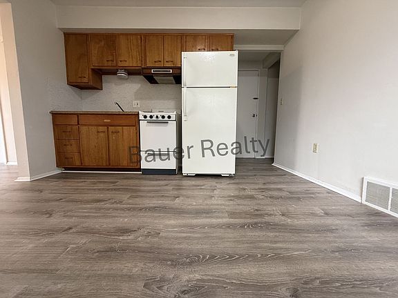 4th image of 220 Pleasant St APT 3