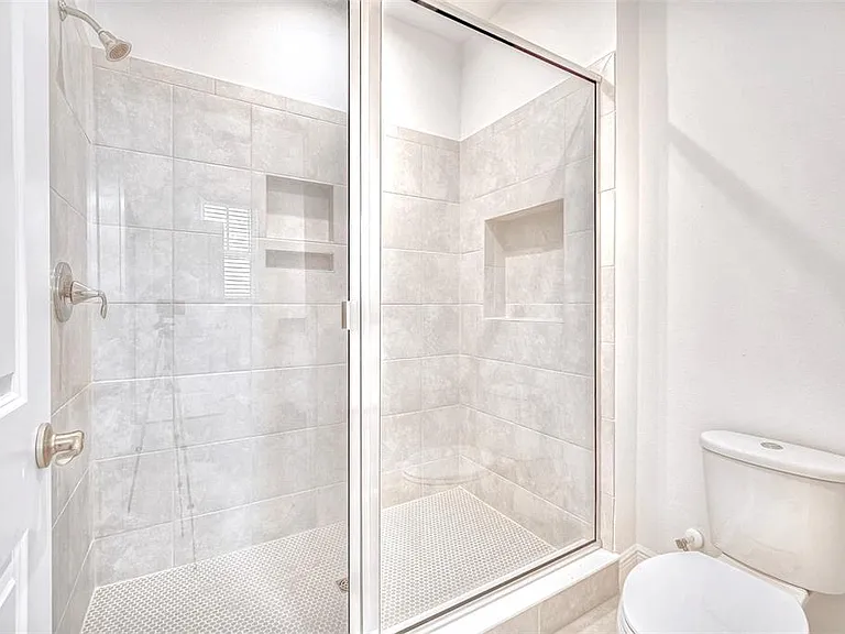 7035 Nemours Pkwy — Photo 22