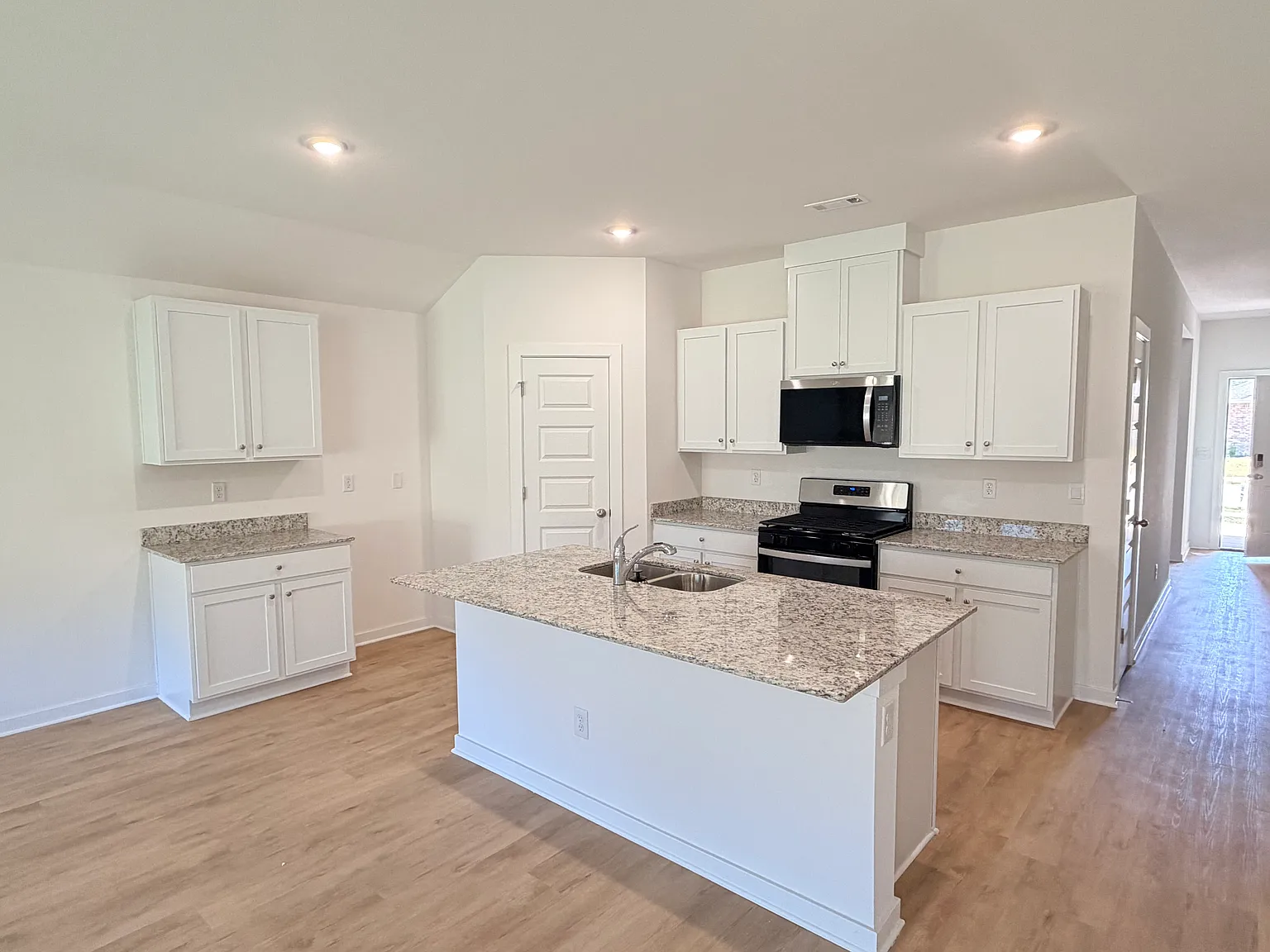 4 bed, 1859 sqft, $1,875 — Photo 2