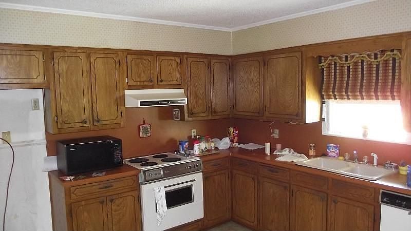 2nd image of 602 3rd St