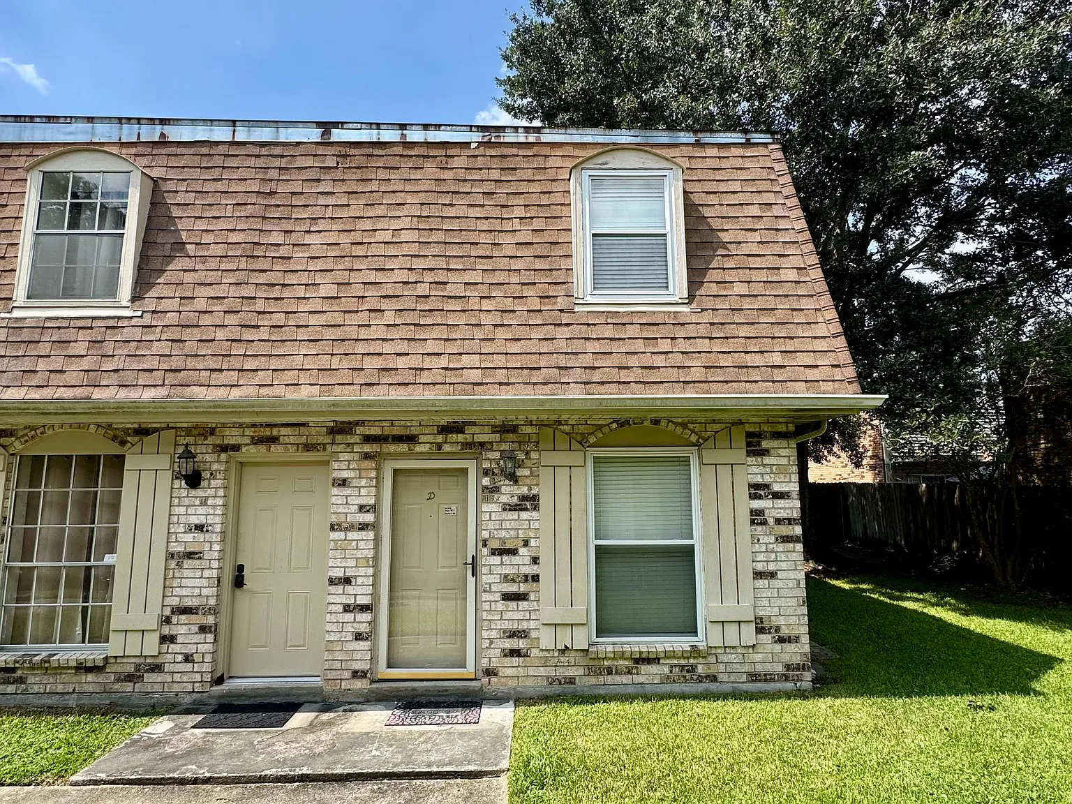2 bed, 1.5 bath, 1000 sqft, $1,400 — Photo 1