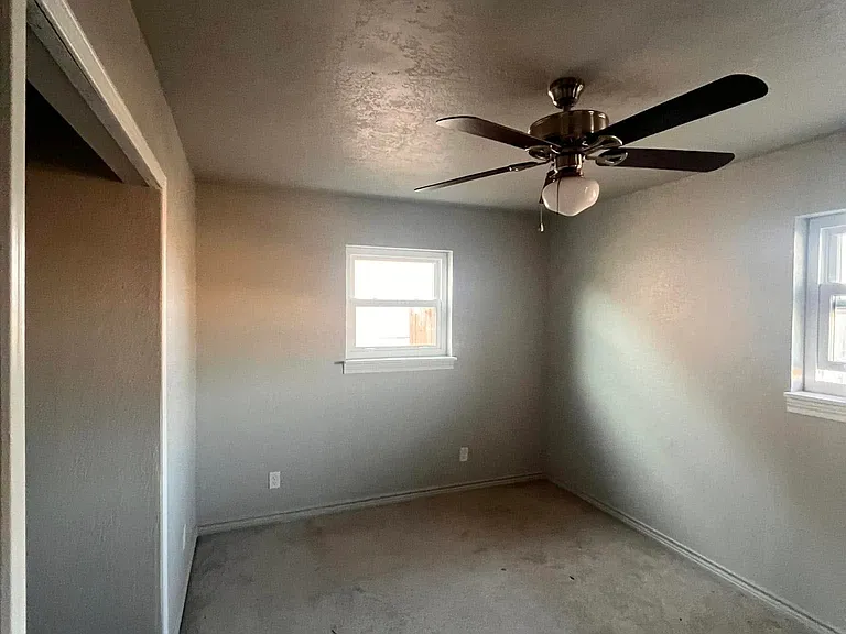 3424 NE Pioneer Blvd — Photo 10