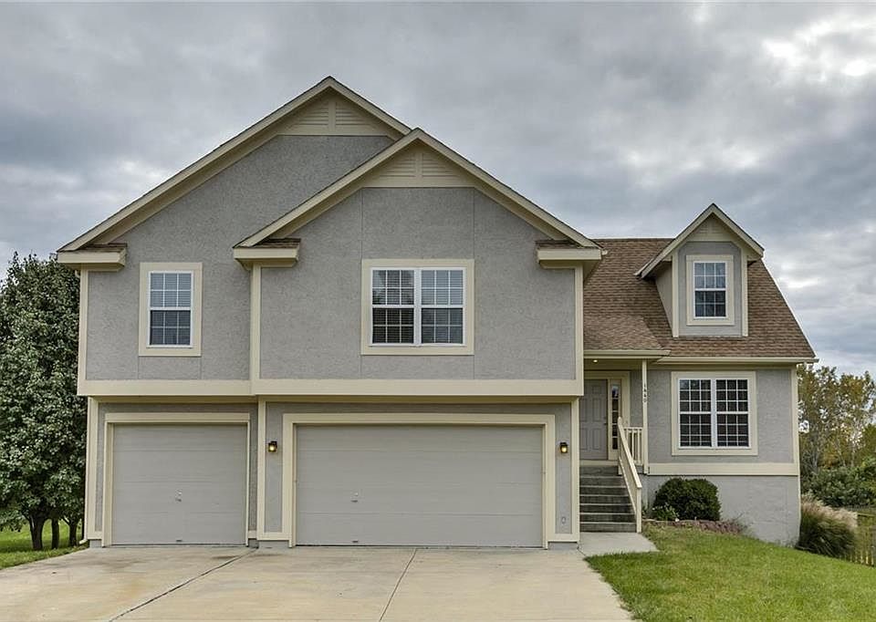 1st image of 1440 SE Newberry Pl