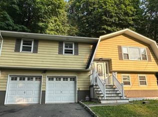 95 Longwood Lake Rd, Oak Ridge, NJ 07438