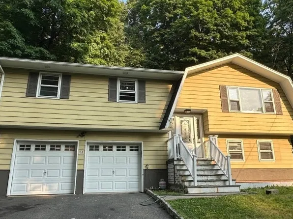 95 Longwood Lake Rd, Oak Ridge, NJ 07438