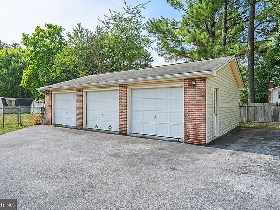 3rd image of 106 Albemarle Ct
