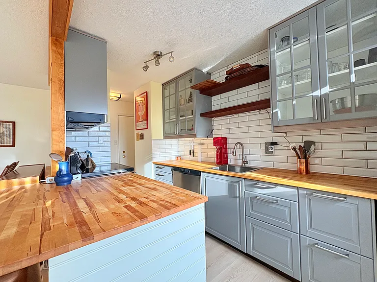 313 20th Ave SW #402 — Photo 23