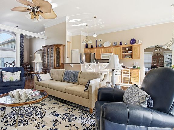 5th image of 7293 Guinevere Circle