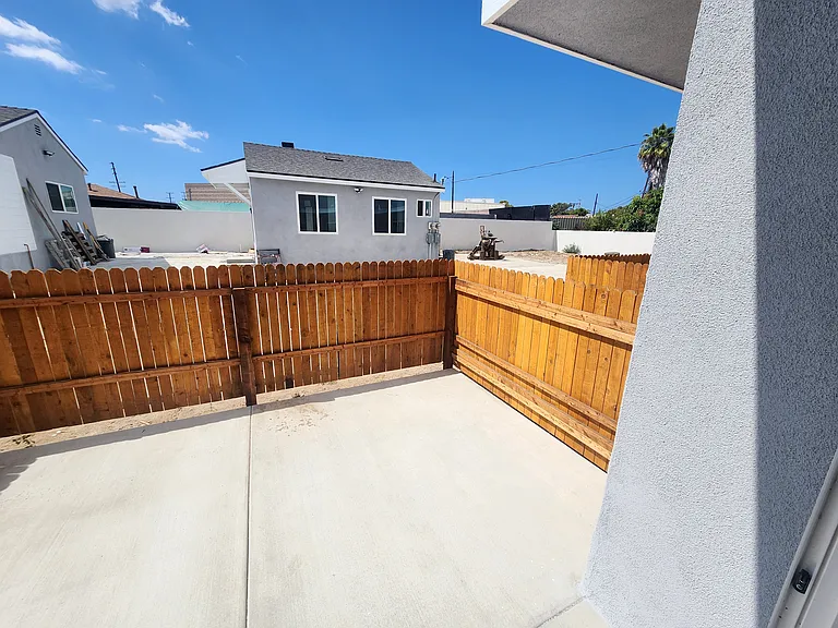 1605 Torrance Blvd — Photo 9