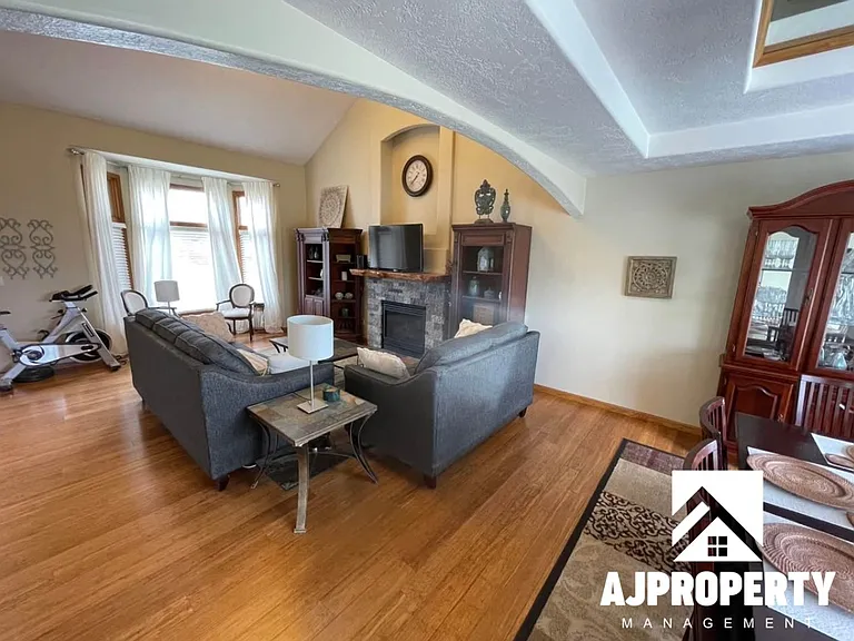 3105 S Dawley Cir #CIRCLE1 — Photo 8