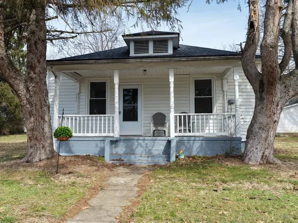 406 Henry St, Gretna, VA 24557