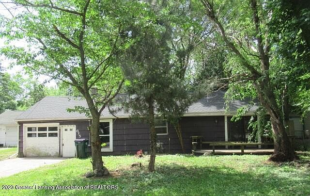 1st image of 615 W Hodge Ave