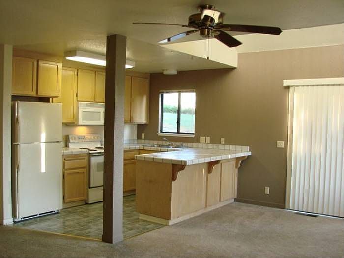 Kitchen & dining area