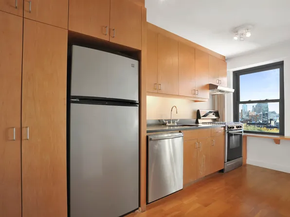 208 East Broadway image 1 of 4