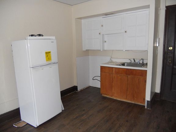 4th image of 520 Virginia St APT 3