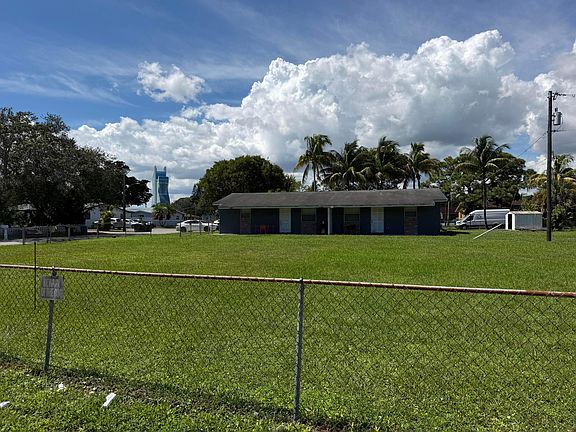 5th image of 4041 SW 52ND Street