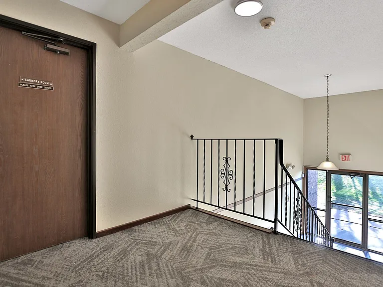 Oakridge Apartments — Photo 9