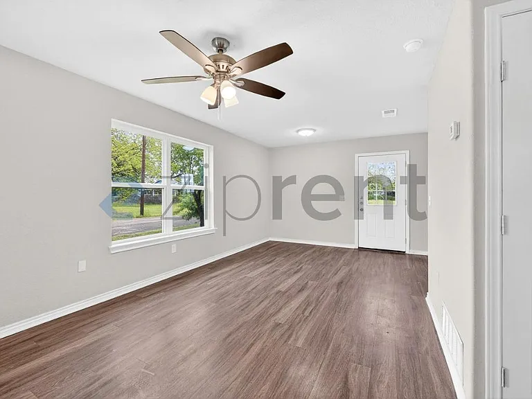 317 Jones St — Photo 6