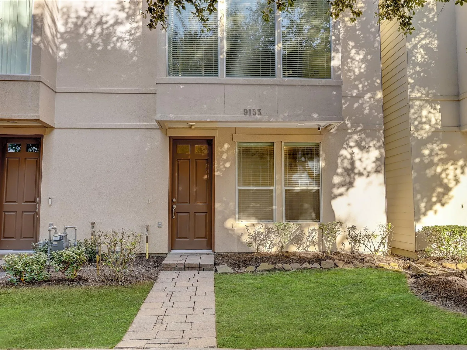3 bed, 3.5 bath, 2464 sqft, $2,700 — Photo 2