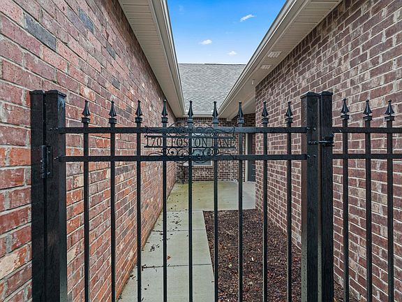 4th image of 1701 Foston Ln