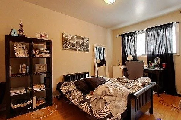 331 Spruce Street Waterloo — Photo 3