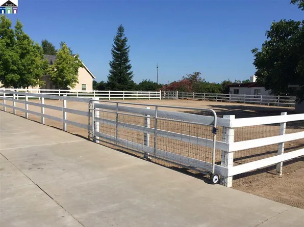 16901 S Carrolton Rd, Escalon, CA 95320