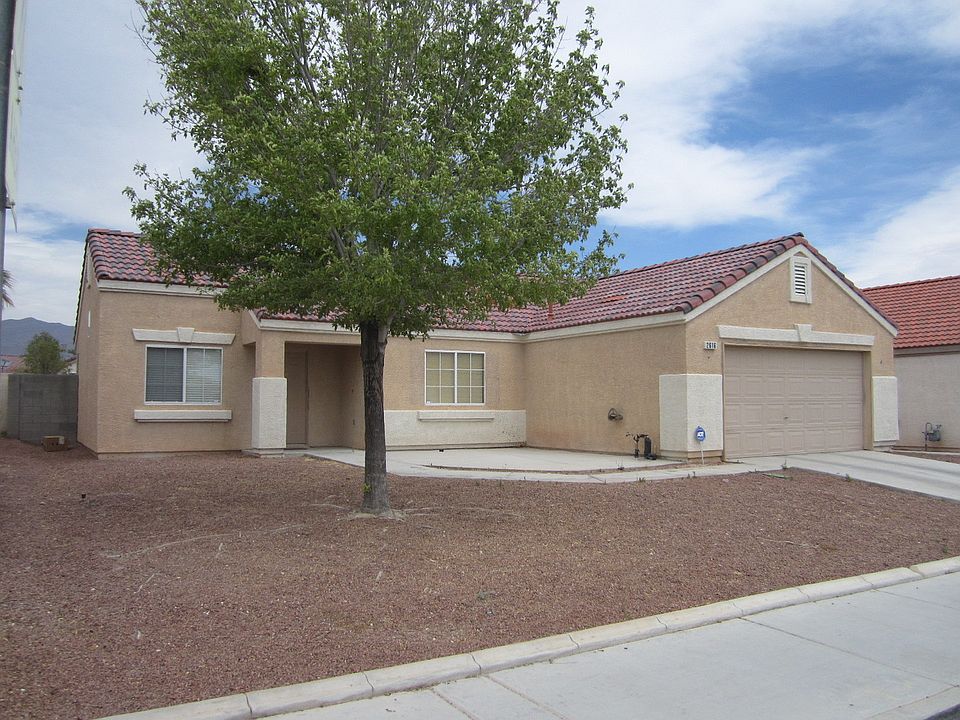 1st image of 2616 W El Campo Grande Ave