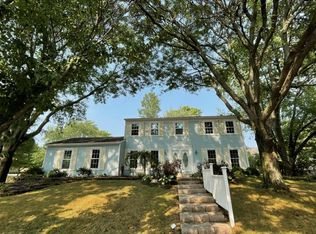 917 Hidden Lake Rd, Naperville, IL 60565