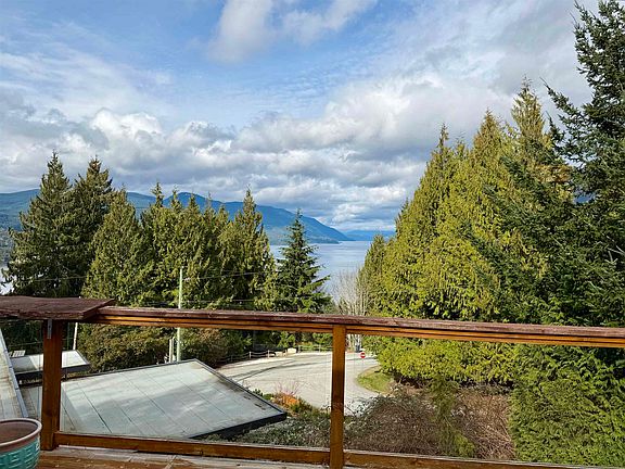 3rd image of 5808 Skookumchuk Rd