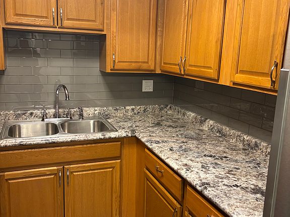 3rd image of 528 Des Plaines Ave #1B