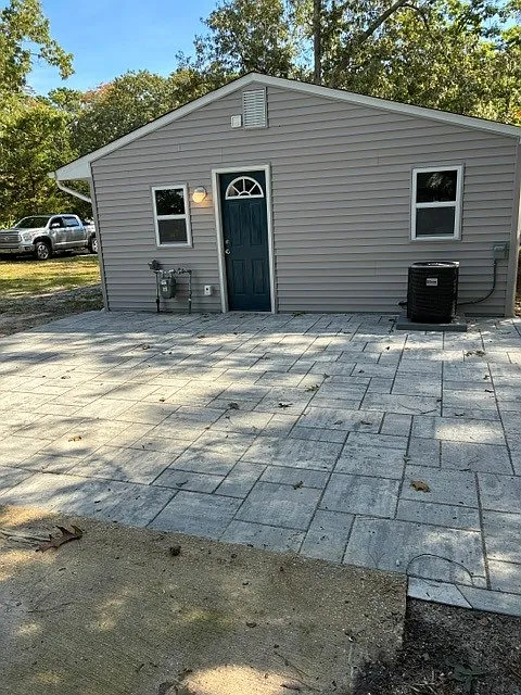 2 bed, 750 sqft, $2,050 — Photo 2