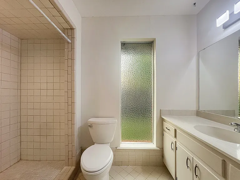 2604 NE Garden Ln — Photo 16