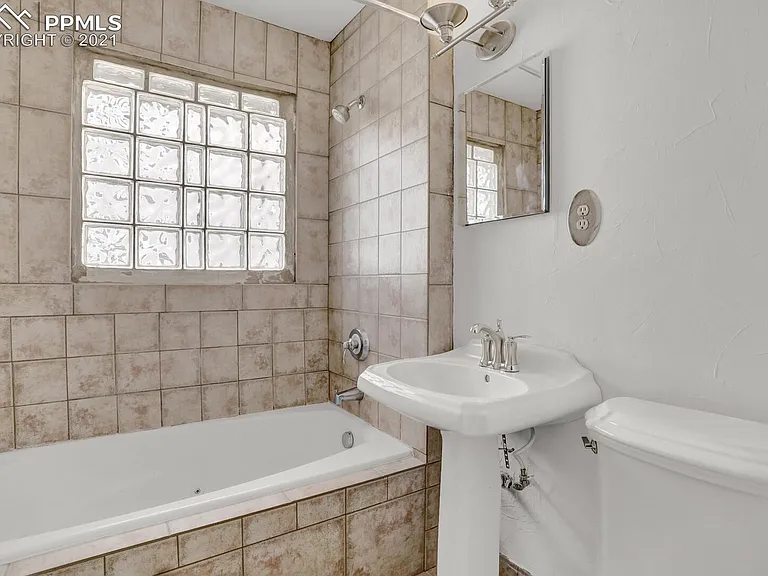 230 E San Miguel St — Photo 28