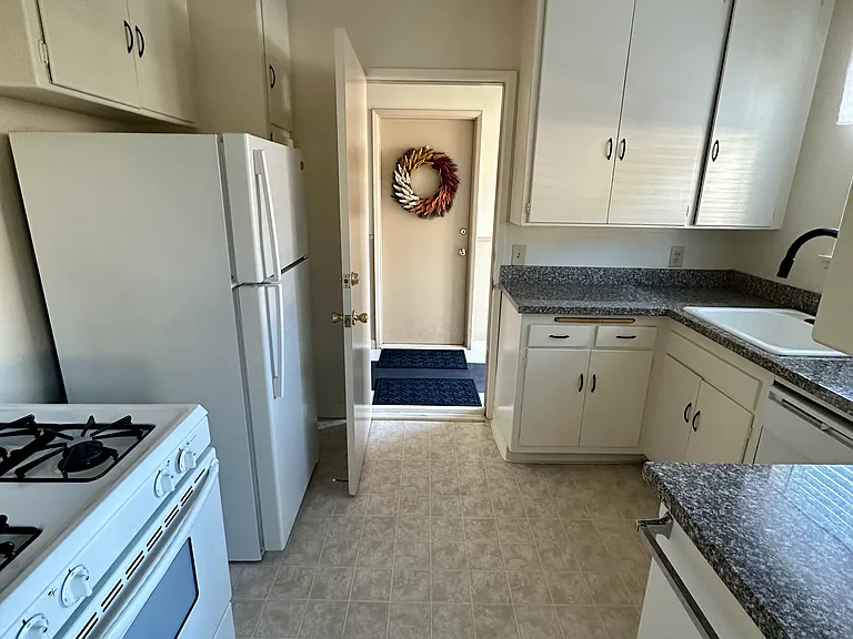 Anita Oaks — Photo 15