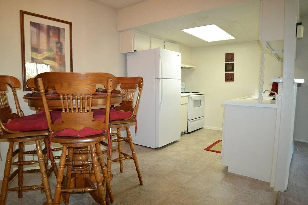 Brentwood Pointe — Photo 1