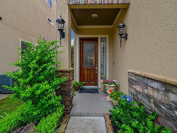 2nd image of 3034 Royal Oaks Crst