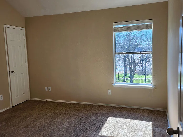 520 Lake Point Dr — Photo 11